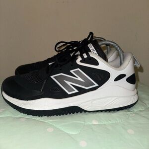New Balance Fresh Foam VELO v4 Turf shoes Womens size 8.5